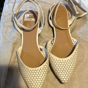 Women's Cream Pointed Flats